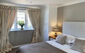 Beautifully Appointed One-Bedroom Cottage