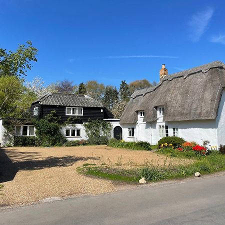 Beautifully Appointed One-Bedroom Cottage Shepreth Exterior photo